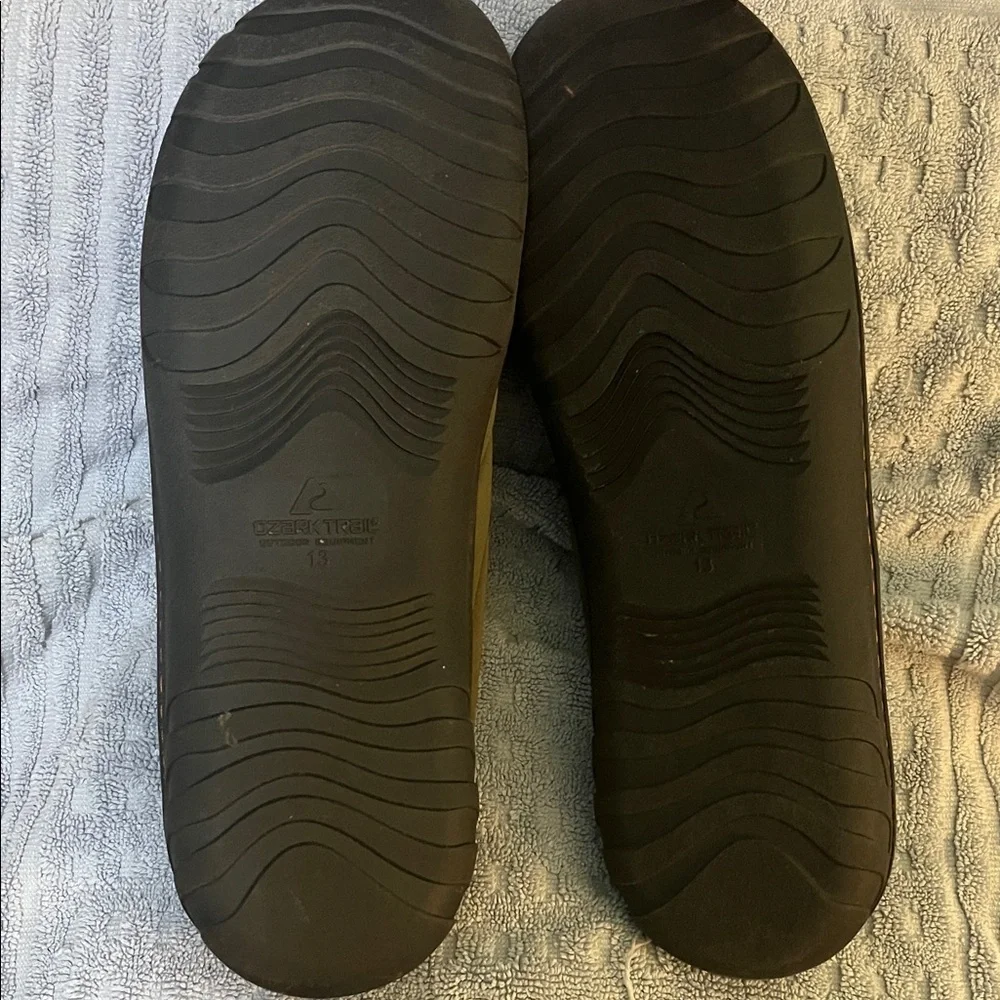 Ozark Trail Puffer Slippers in olive green